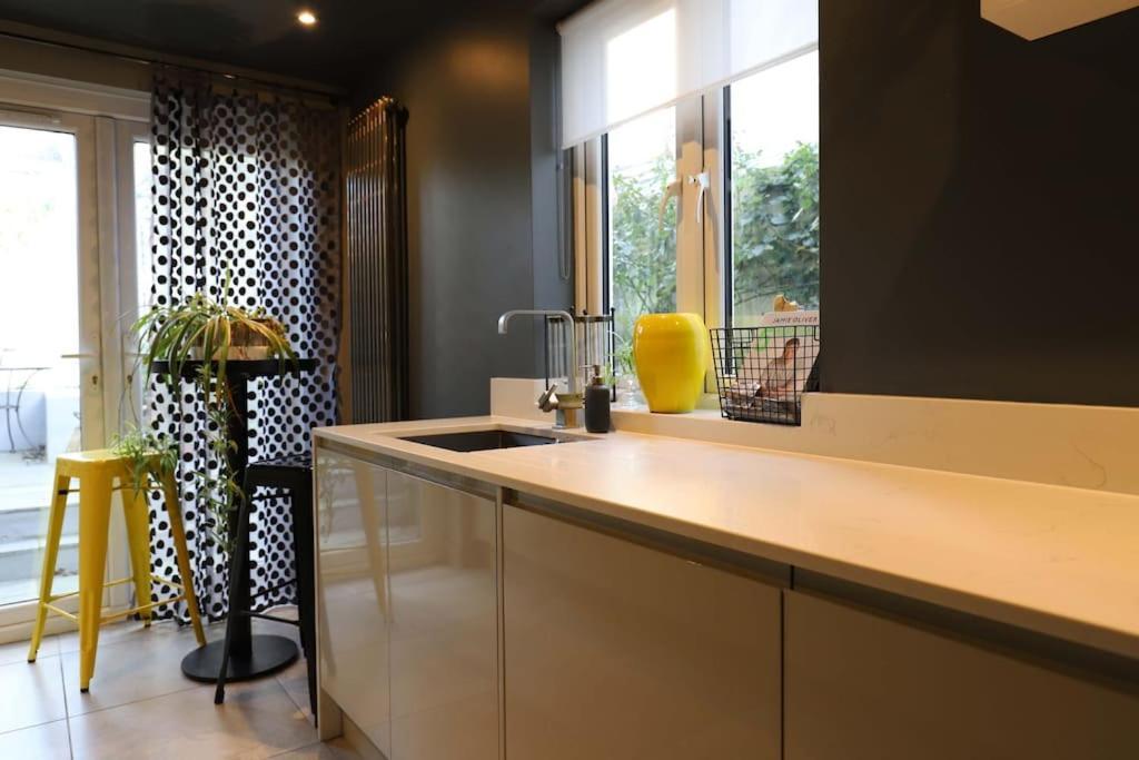 Stylish Townhouse 15 Mins To Laines & Seafront Villa Brighton Exterior photo